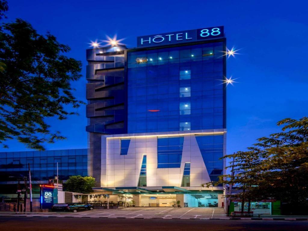 Hotel 88 Grogol By Wh 雅加达 外观 照片